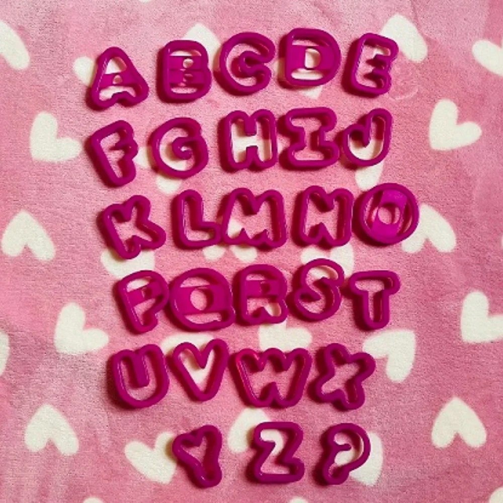 never used 83-piece cookie cutter set from Wilton - Picture 9 of 10